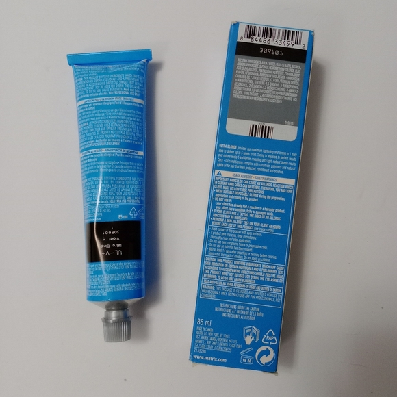 Matrix Socolor (Ultra Blonde) - Picture 3 of 4